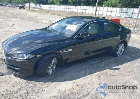 2017 Jaguar Xe Premium z USA, uszkodzony, nr VIN SAJAD4BG2HA968201